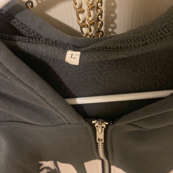 zip up grey jacket!! size large!! doesn’t name brand so sorry!! - Picture 3 of 4